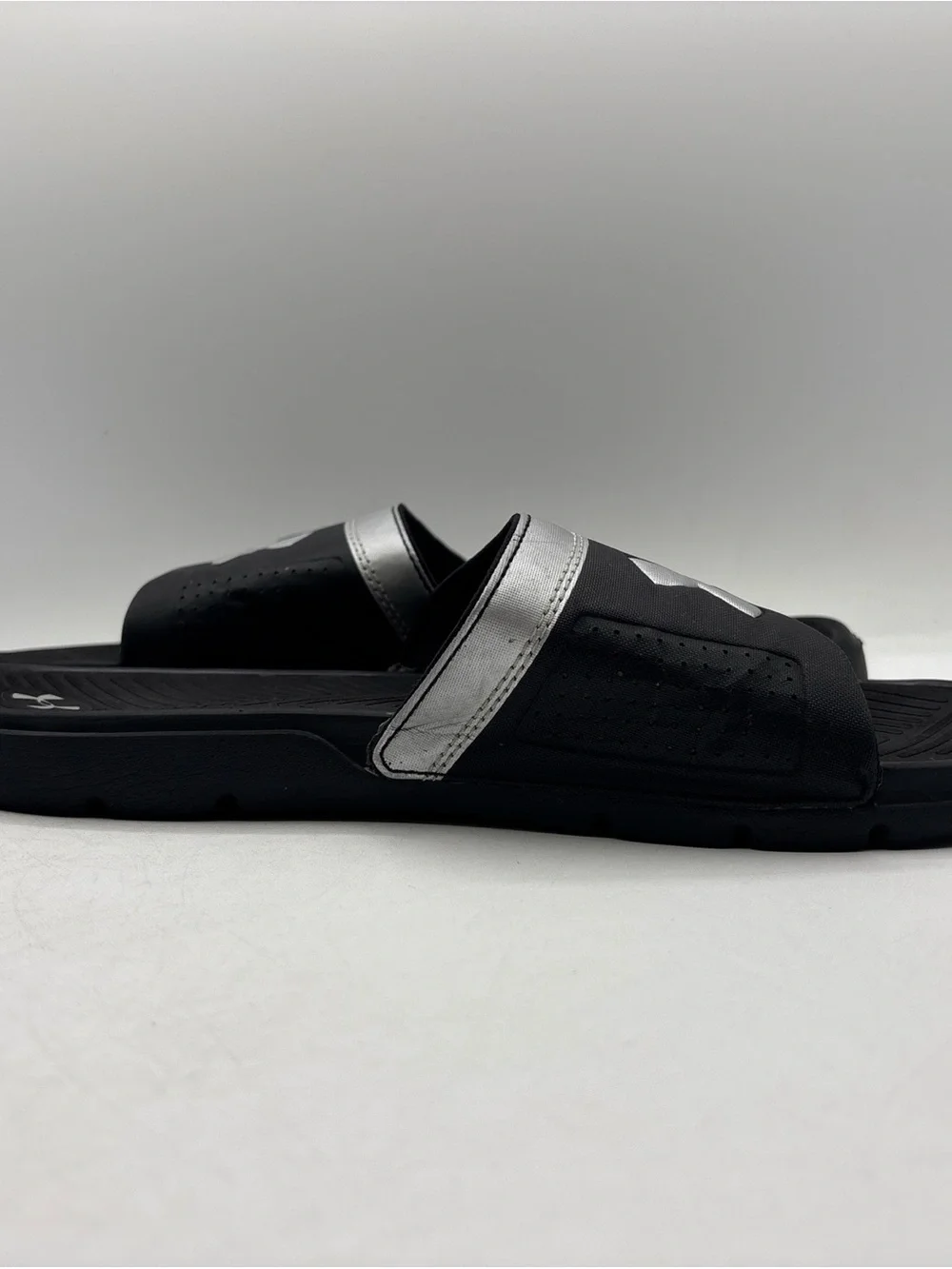 Under Armour UA Playmaker VI Slides Men’s Size 10 Black Silver Athletic Recovery